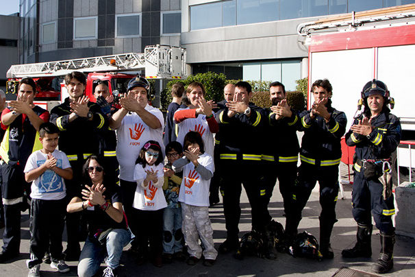 bomberos ayudan