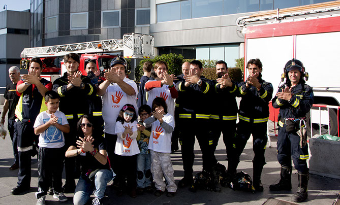 bomberos ayudan